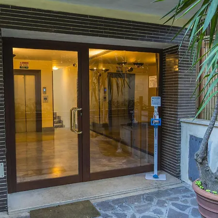 Er Nido-monolocale Con Terrazza A Апартаменты Рим